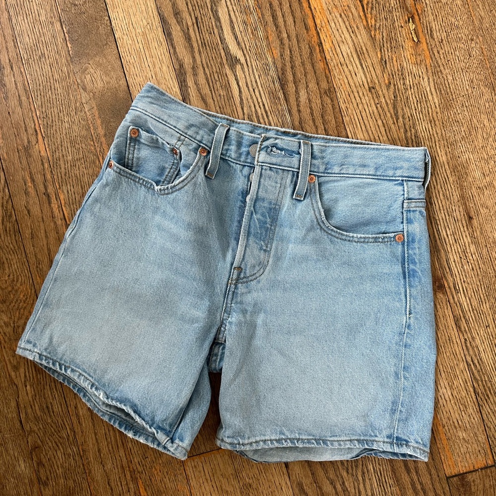 LEVI 501 women’s shorts size 27
